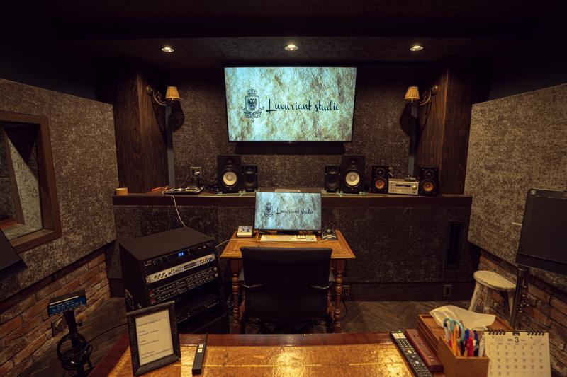 Luxuriant Studio 機材デスク