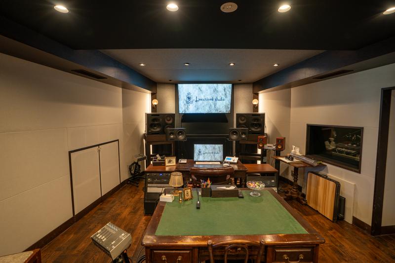 Studio 1 デスク
