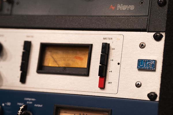 NEVE 1084